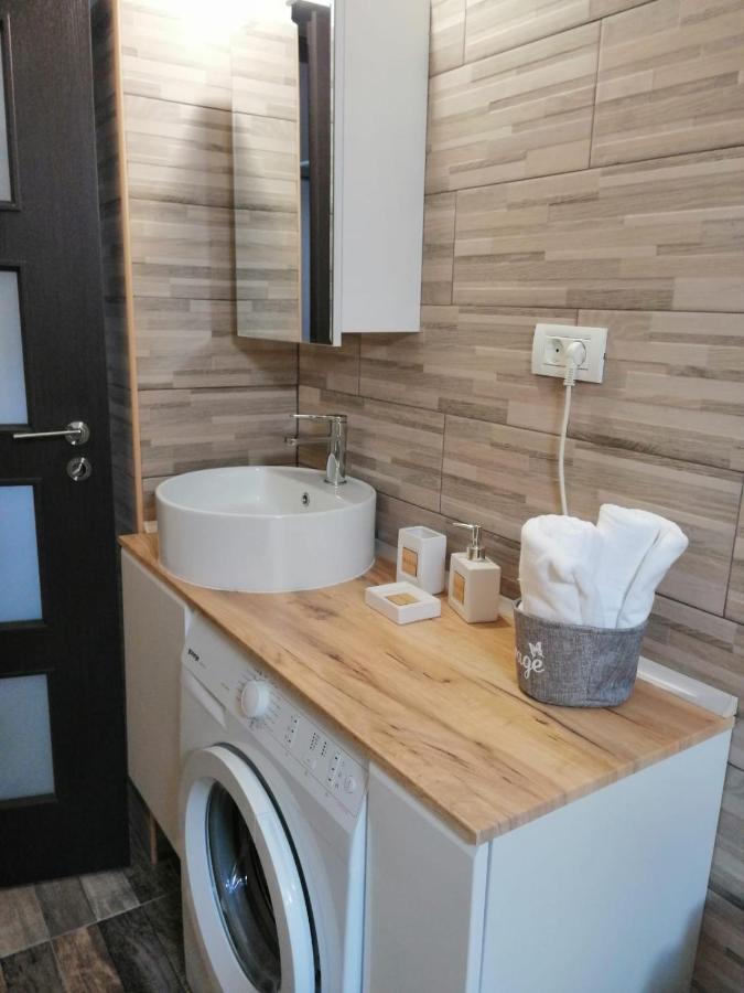 Snug Apartments - Private Parking Near Downtown Брашов Екстериор снимка