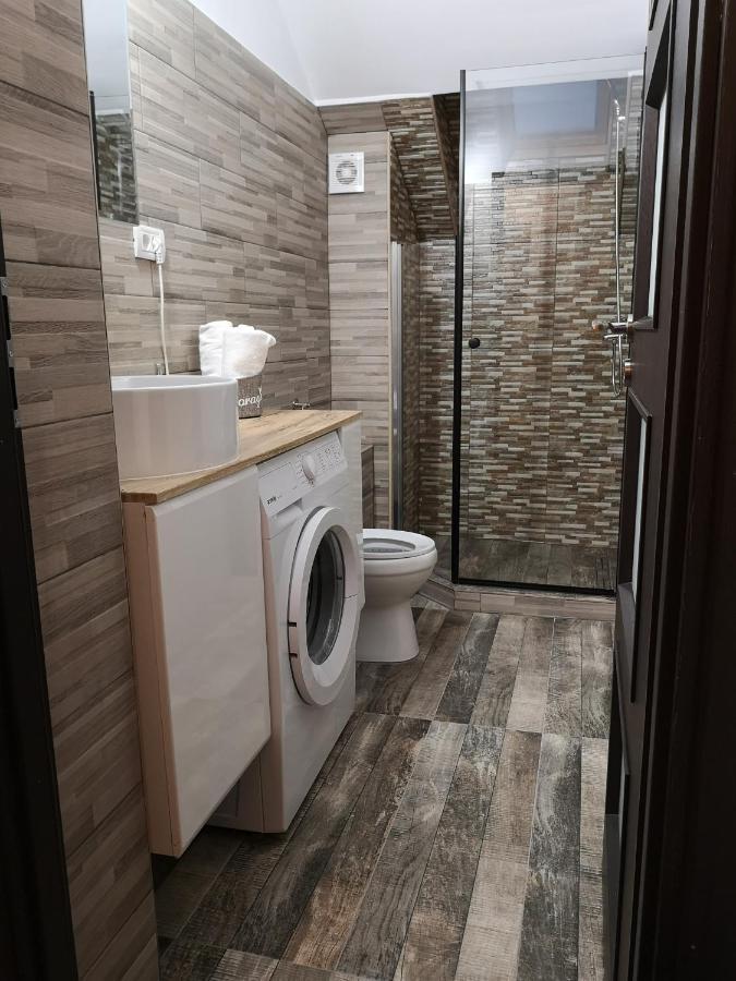 Snug Apartments - Private Parking Near Downtown Брашов Екстериор снимка