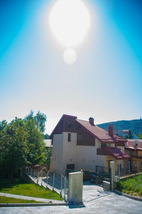 Snug Apartments - Private Parking Near Downtown Брашов Екстериор снимка
