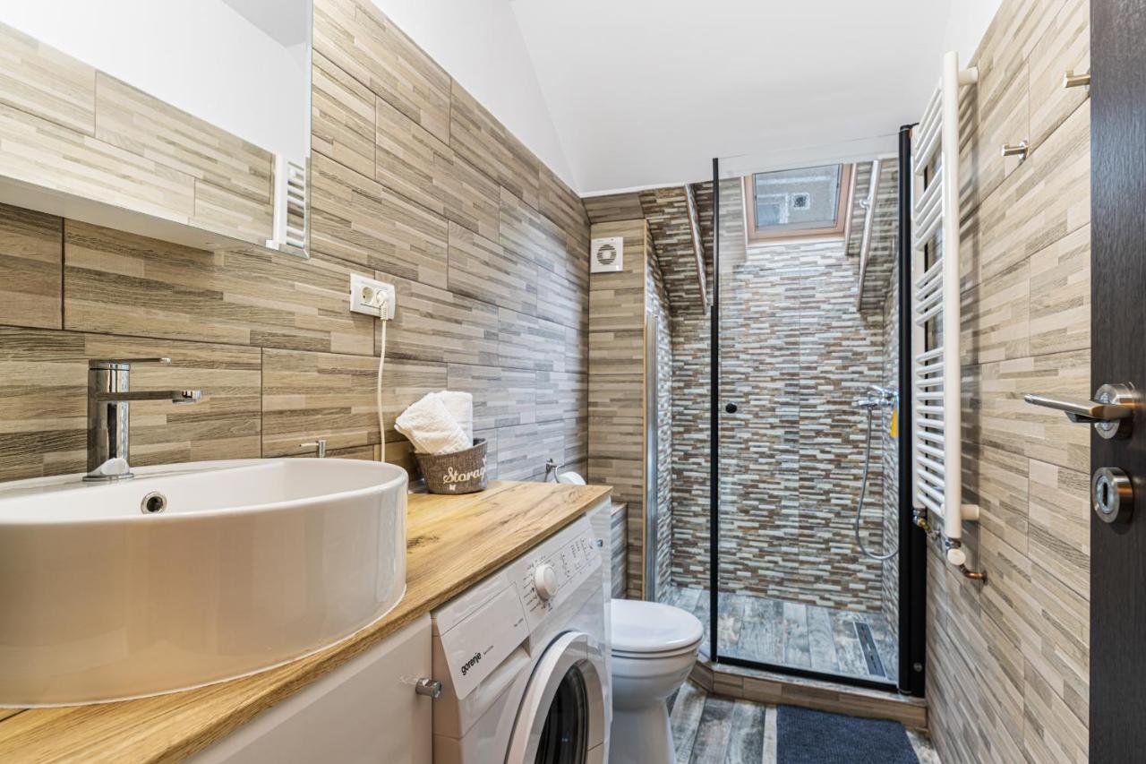 Snug Apartments - Private Parking Near Downtown Брашов Екстериор снимка