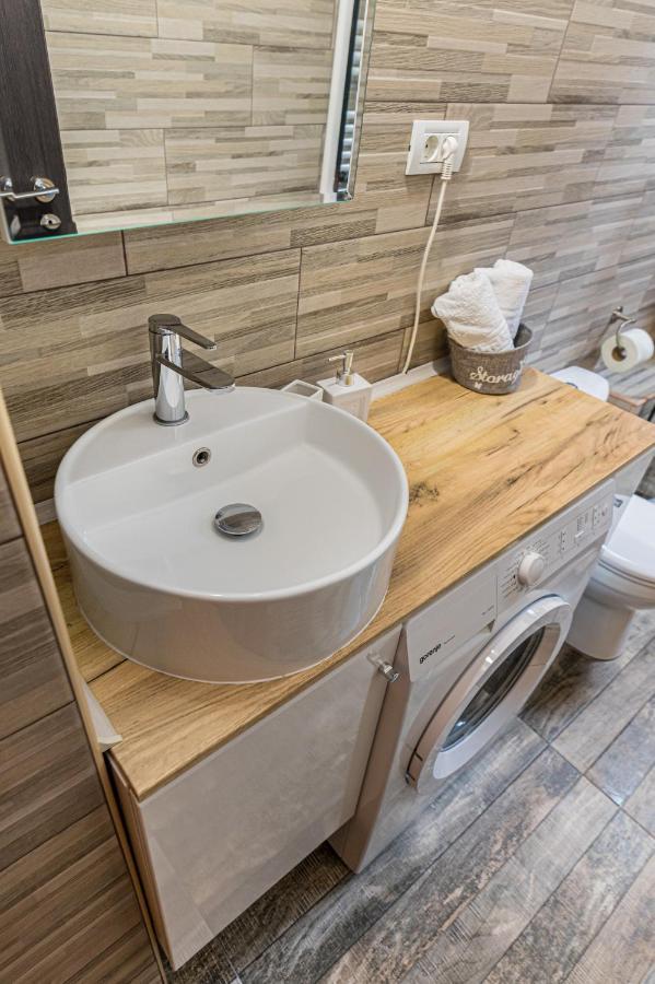 Snug Apartments - Private Parking Near Downtown Брашов Екстериор снимка