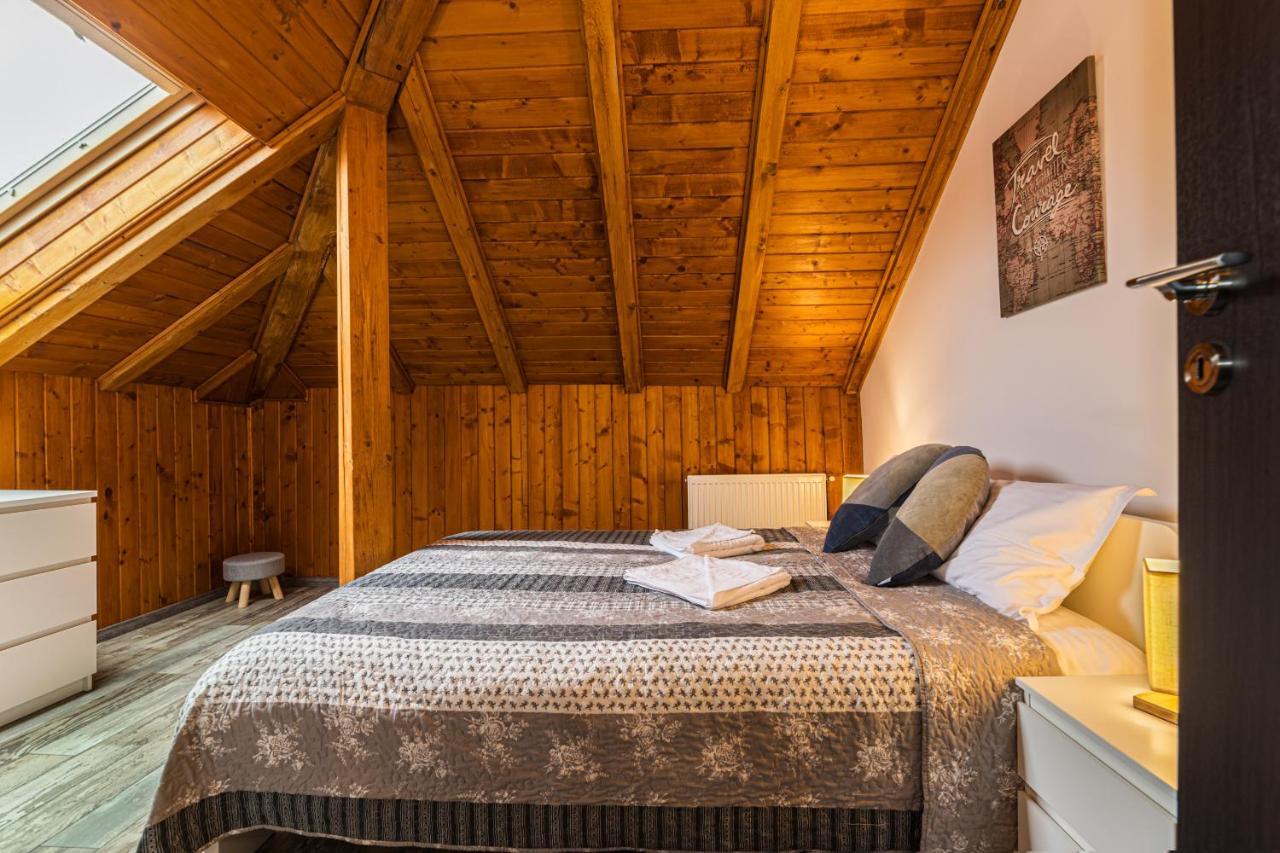 Snug Apartments - Private Parking Near Downtown Брашов Екстериор снимка