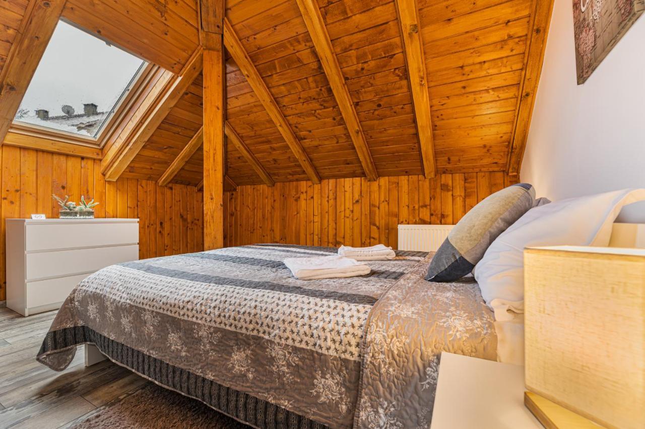 Snug Apartments - Private Parking Near Downtown Брашов Екстериор снимка