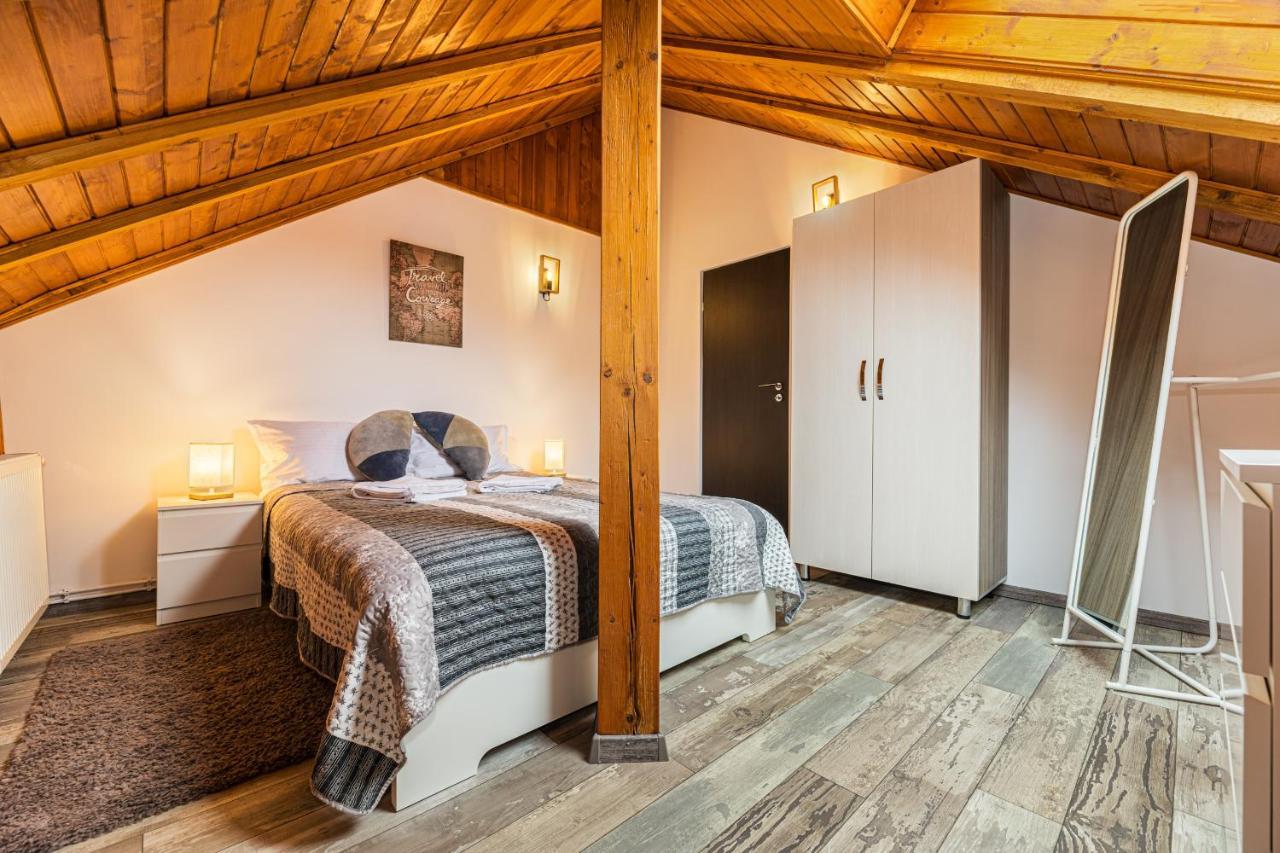 Snug Apartments - Private Parking Near Downtown Брашов Екстериор снимка