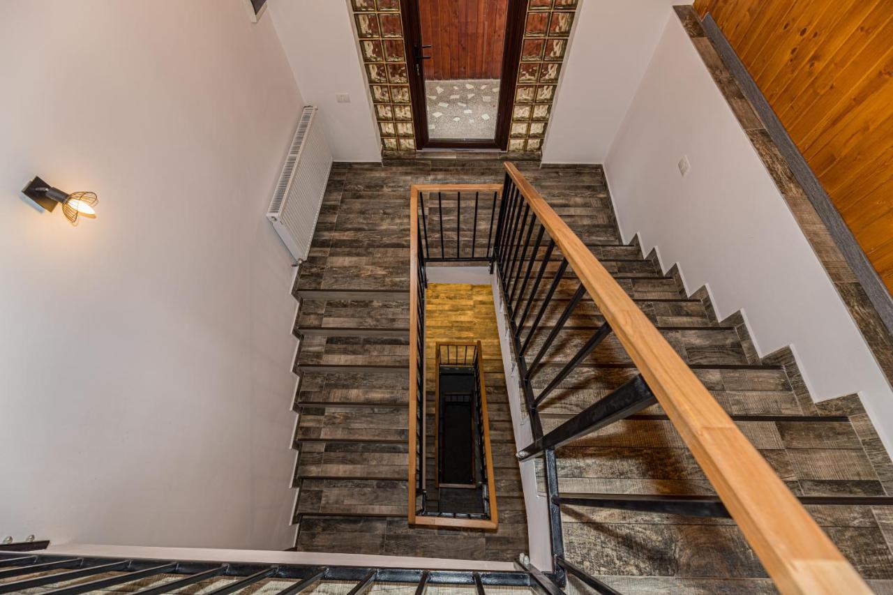 Snug Apartments - Private Parking Near Downtown Брашов Екстериор снимка