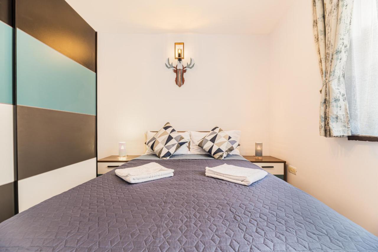 Snug Apartments - Private Parking Near Downtown Брашов Екстериор снимка