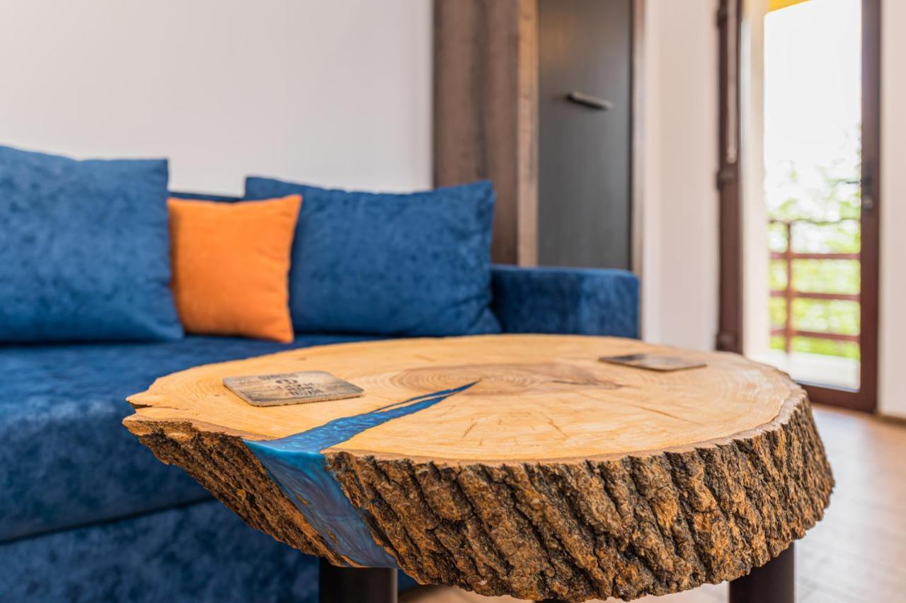 Snug Apartments - Private Parking Near Downtown Брашов Екстериор снимка