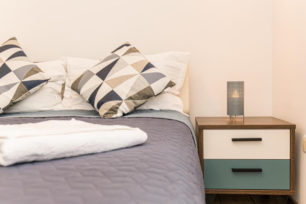 Snug Apartments - Private Parking Near Downtown Брашов Екстериор снимка