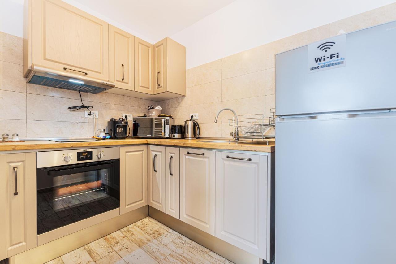 Snug Apartments - Private Parking Near Downtown Брашов Екстериор снимка