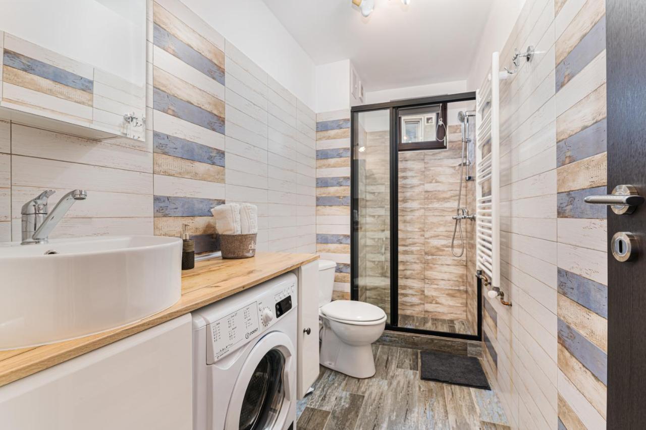 Snug Apartments - Private Parking Near Downtown Брашов Екстериор снимка