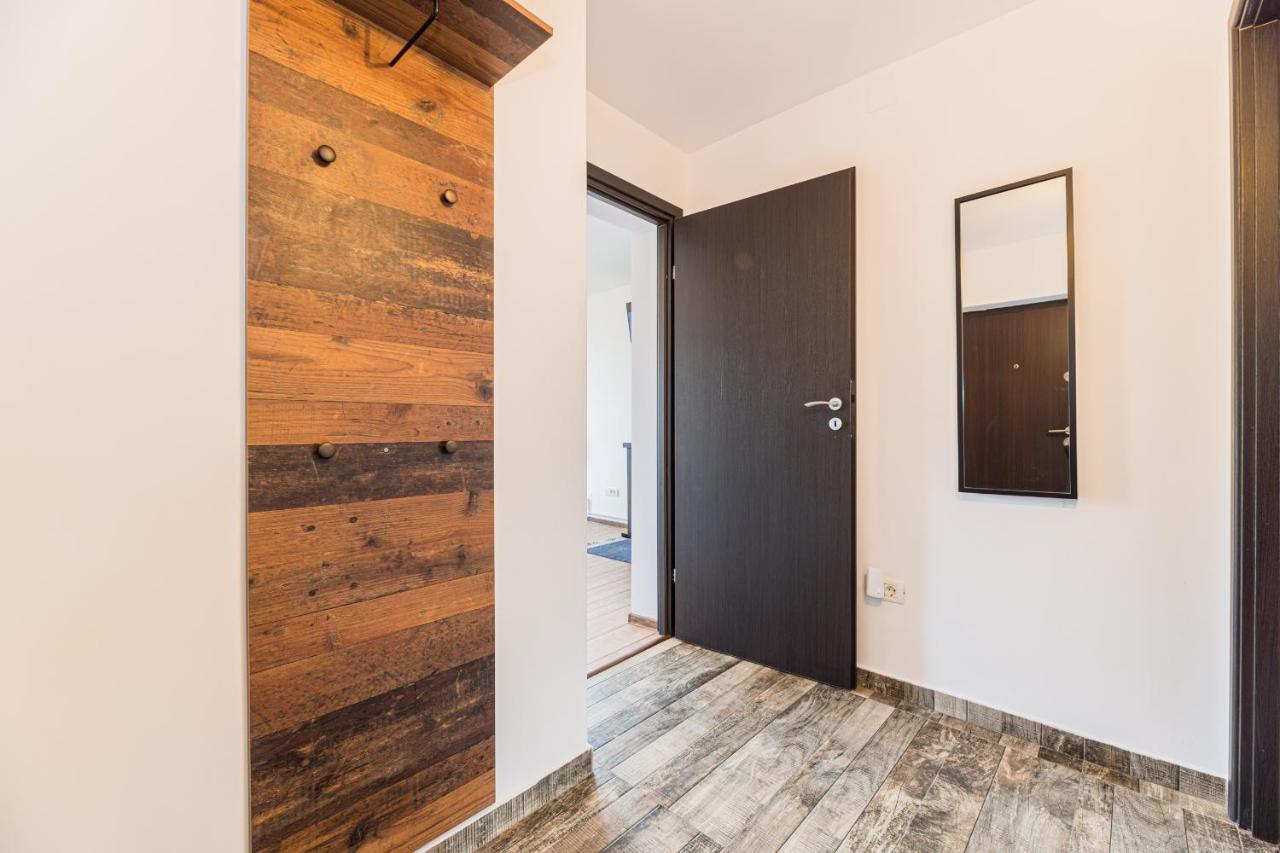 Snug Apartments - Private Parking Near Downtown Брашов Екстериор снимка