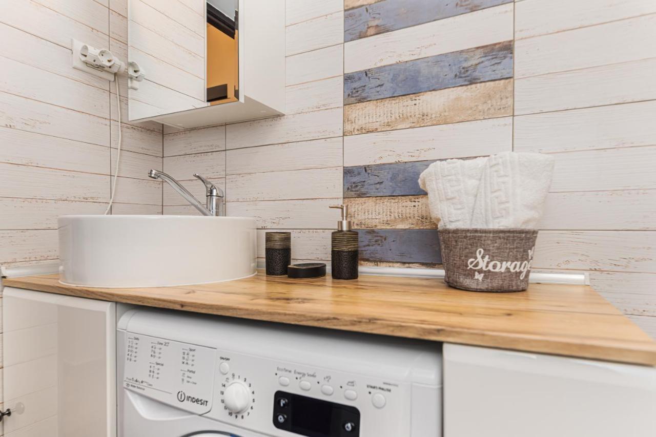 Snug Apartments - Private Parking Near Downtown Брашов Екстериор снимка