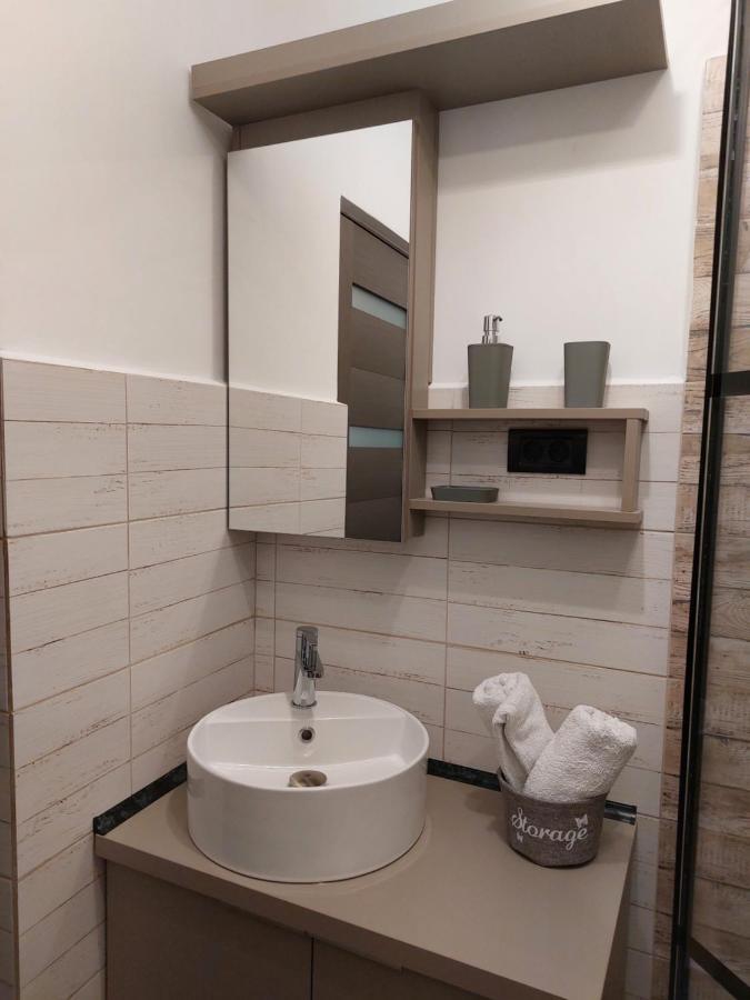 Snug Apartments - Private Parking Near Downtown Брашов Екстериор снимка