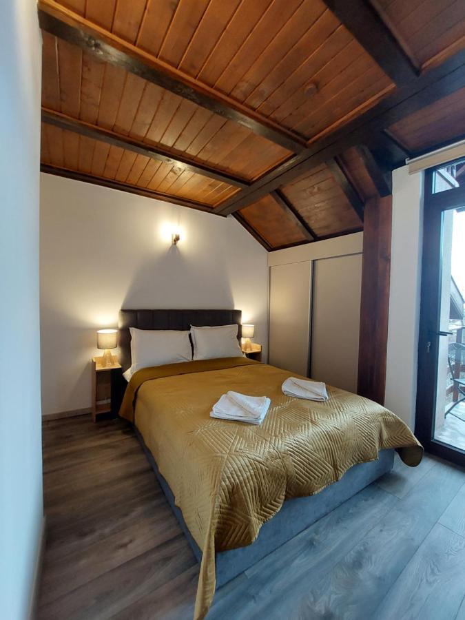 Snug Apartments - Private Parking Near Downtown Брашов Екстериор снимка