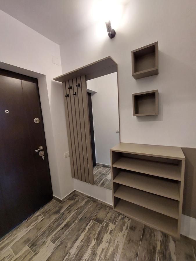 Snug Apartments - Private Parking Near Downtown Брашов Екстериор снимка