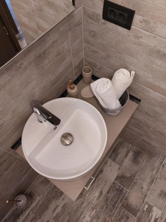 Snug Apartments - Private Parking Near Downtown Брашов Екстериор снимка
